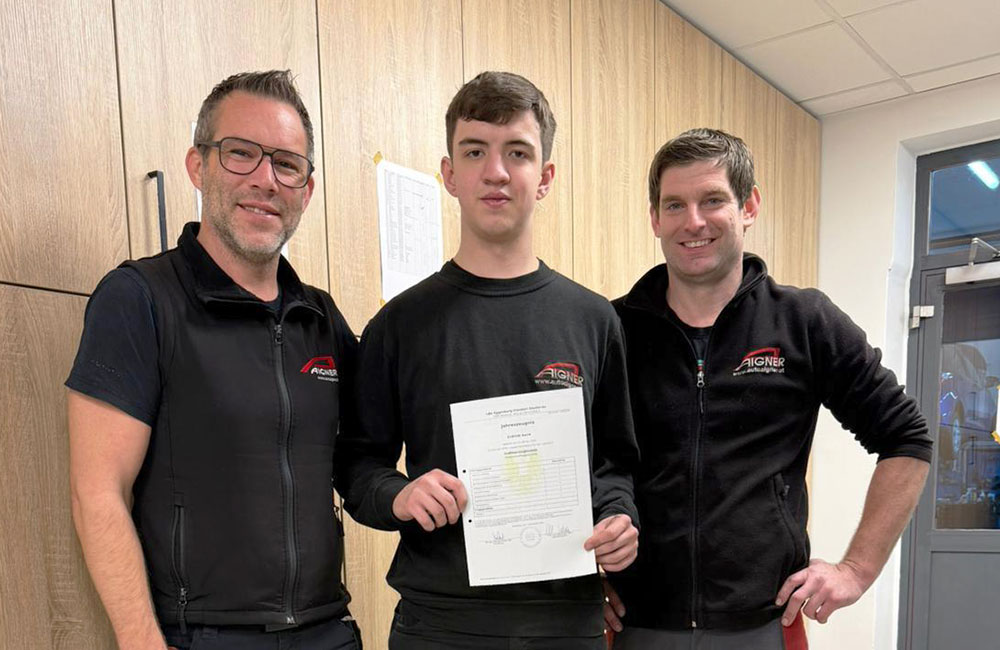 David Kubicek besteht Berufsschule mit ausgezeichnetem Erfolg